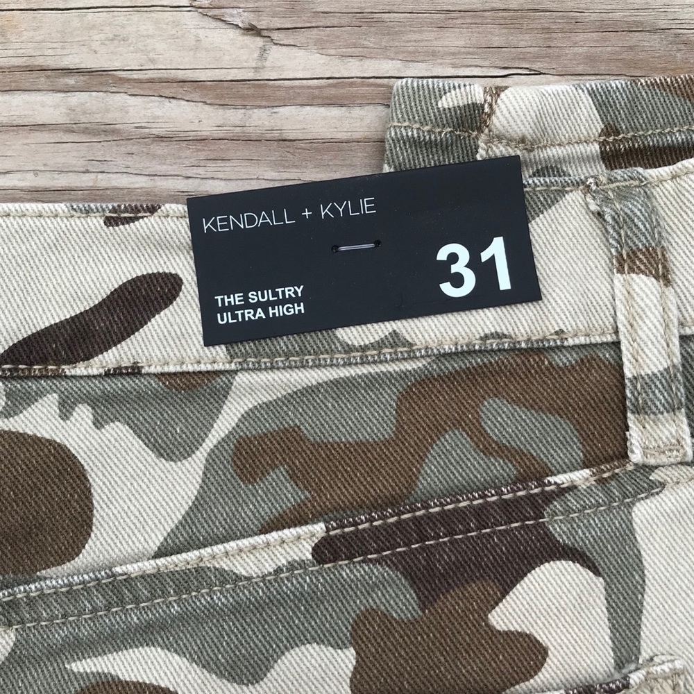 Kendall & Kylie Ulta High Rise Camo Jeans - Picture 7 of 10